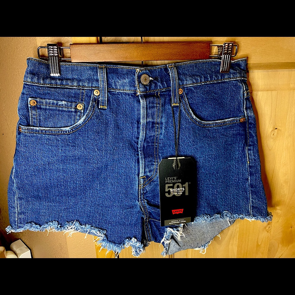 Size 28 Levi’s shorts
